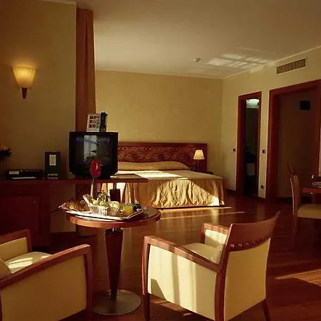 מלון Nh Pontevecchio לקו